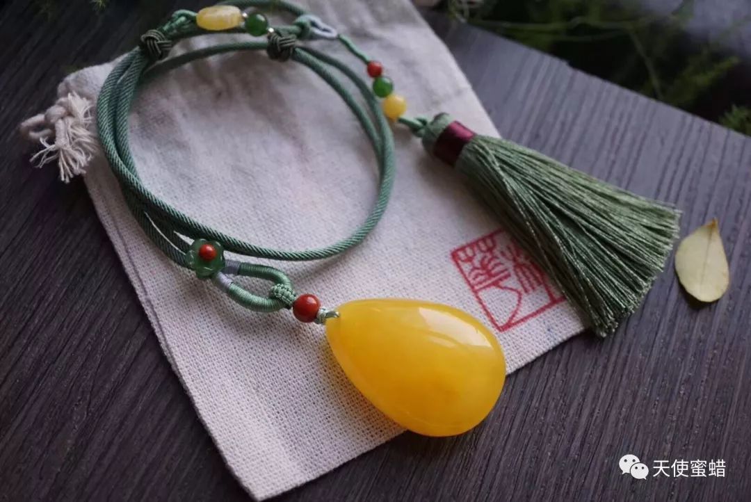 蜜蜡变色好还是不好_蜜蜡变色过程图片_蜜蜡会变色吗