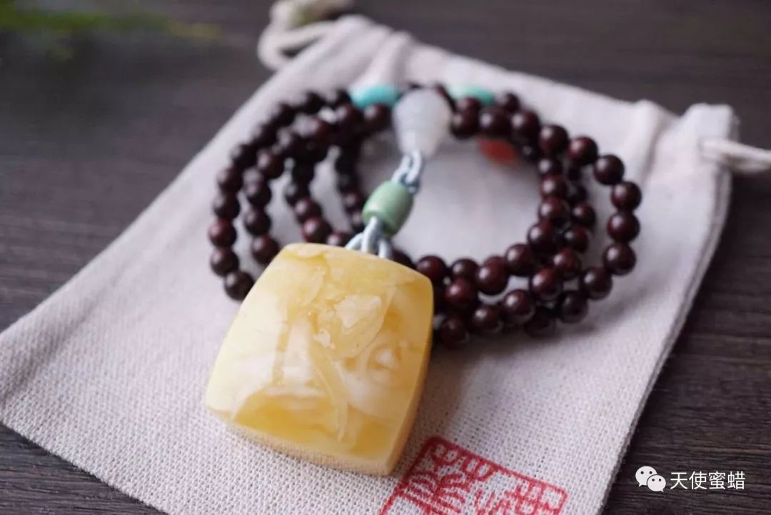 蜜蜡变色过程图片_蜜蜡变色好还是不好_蜜蜡会变色吗
