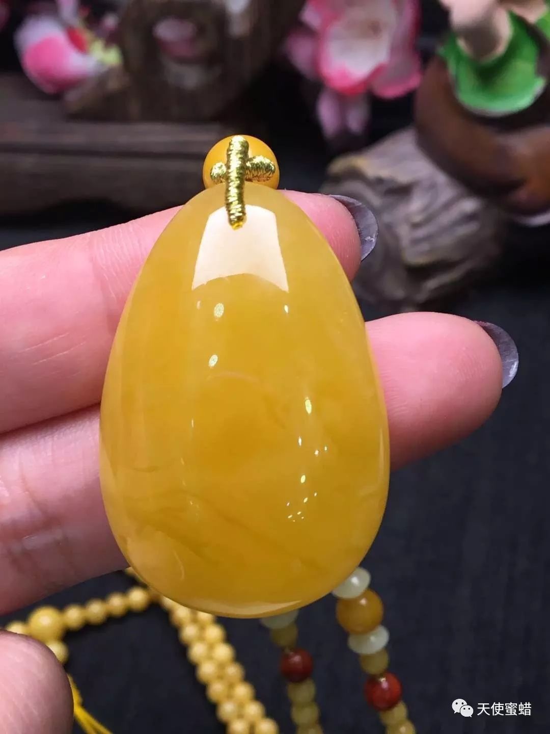 蜜蜡会变色吗_蜜蜡变色好还是不好_蜜蜡变色过程图片