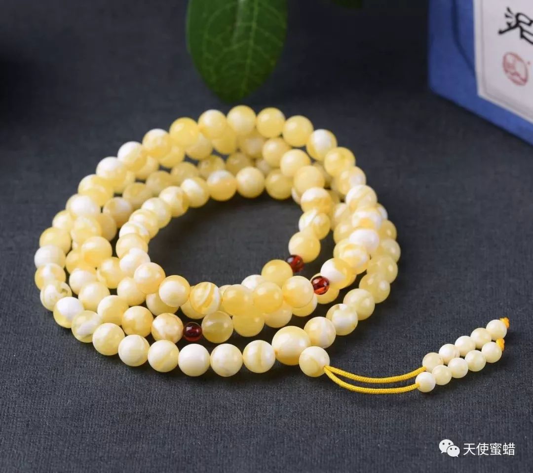 蜜蜡变色好还是不好_蜜蜡会变色吗_蜜蜡变色过程图片